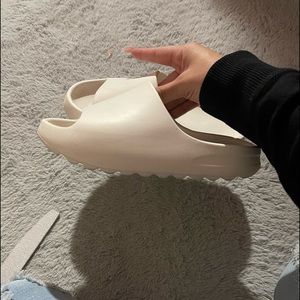 Yeezy slide DUPES